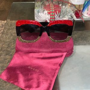 Gucci sunglasses Oversized mint condition